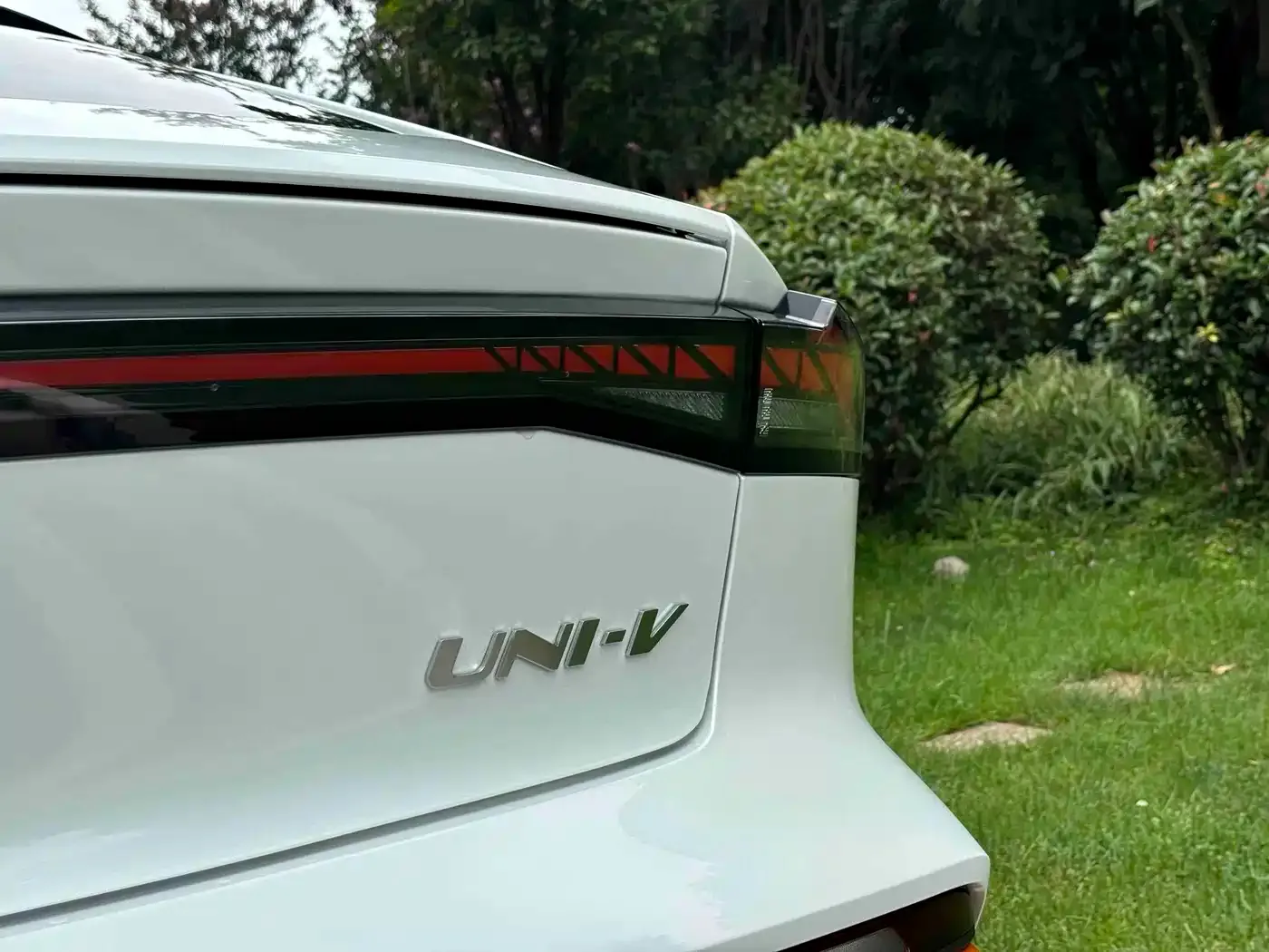 Changan Changan UNI-V 2024 1.5T Deluxe Sport — Фото автомобиля 18