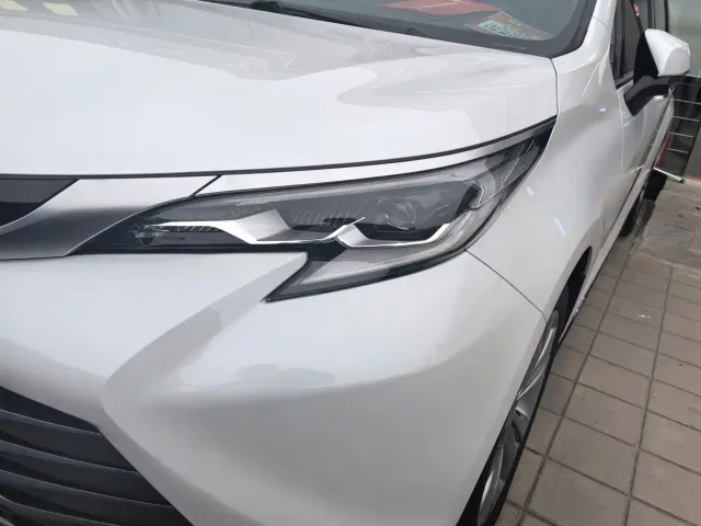 Toyota Sienna — Фото автомобиля 2
