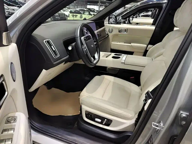 Li Auto L8 — Фото автомобиля 15