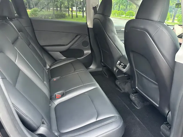 Tesla Model Y — Фото автомобиля 14