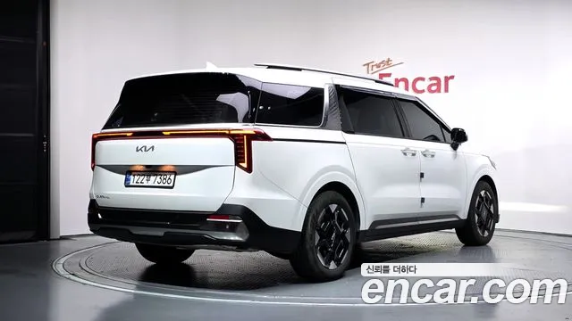 Kia Carnival Generation 4 — Фото автомобиля 2