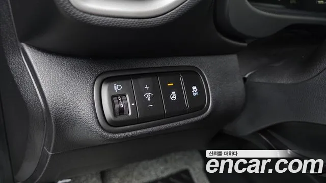 Hyundai Venue — Фото автомобиля 18