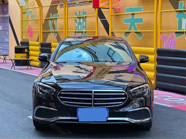 Mercedes-Benz E-Class — Фото автомобиля 2