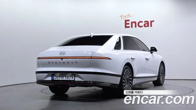 Hyundai Grandeur GN7 — Фото автомобиля 2