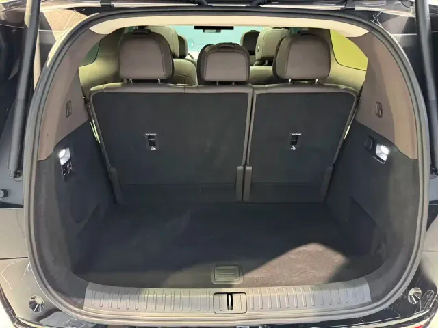 Li Auto MEGA — Фото автомобиля 14