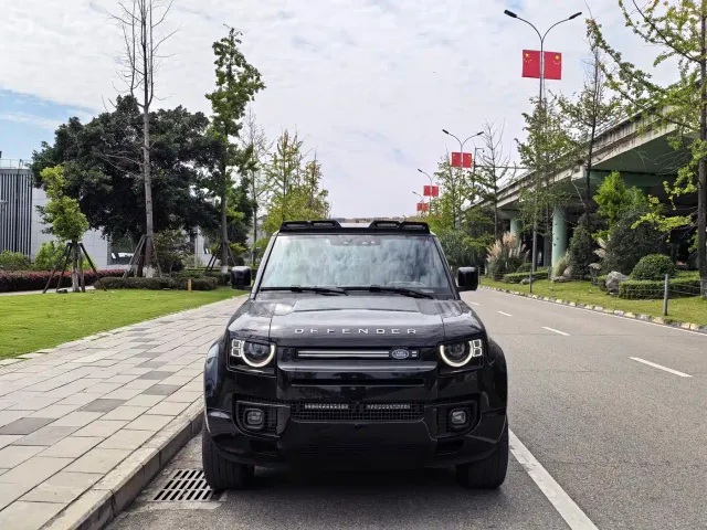 Land Rover Defender — Фото автомобиля 2