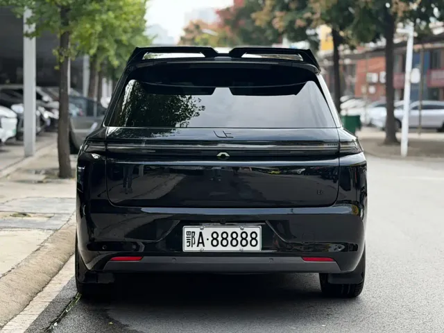 Li Auto L8 — Фото автомобиля 5