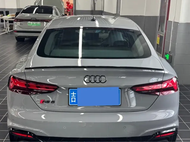Audi Audi RS 5 2023 Model RS 5 2.9T Sportback Obsidian Edition — Фото автомобиля 4