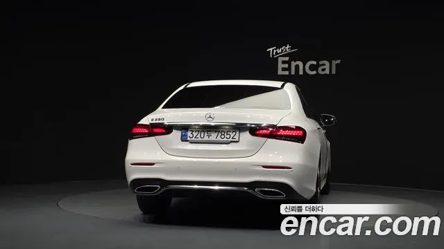 Mercedes-Benz E-Class — Фото автомобиля 4