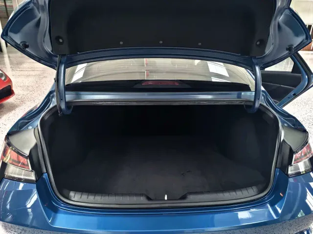 Hyundai Elantra — Фото автомобиля 10