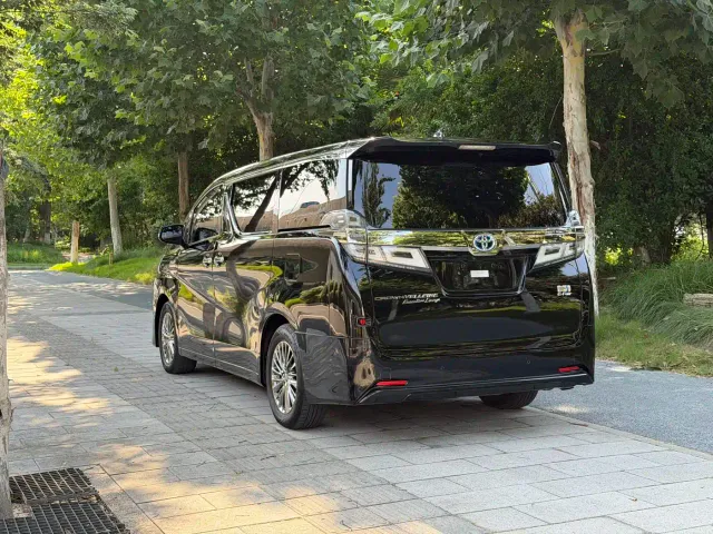 Toyota Vellfire — Фото автомобиля 8