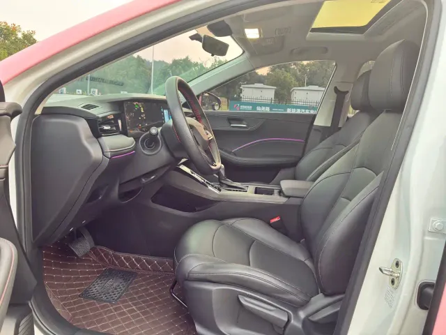 Roewe i5 — Фото автомобиля 8