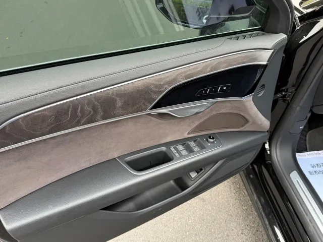 Audi A8 — Фото автомобиля 11