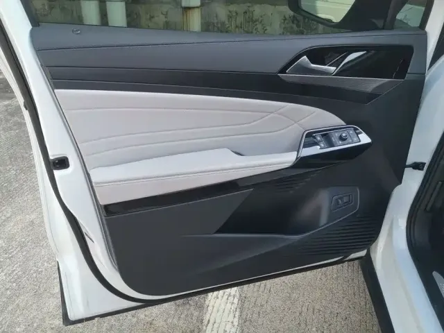 Volkswagen ID.6 X 2023 Upgraded Pure Long Range Edition — Фото автомобиля 7