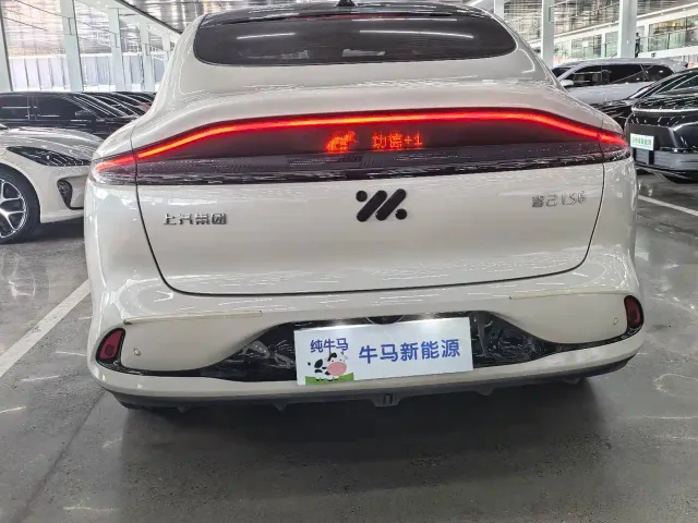 IM Motors LS6 — Фото автомобиля 5