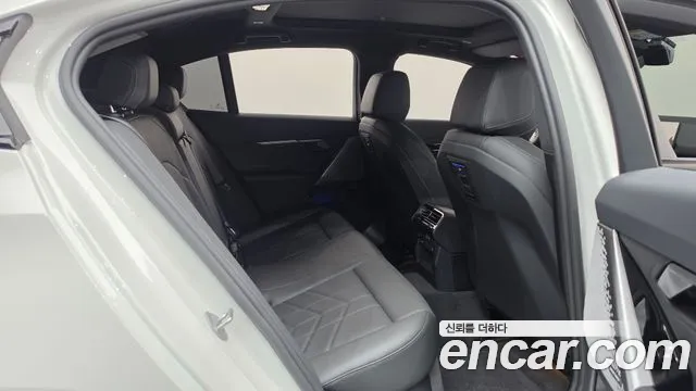 BMW 5 Series G60 — Фото автомобиля 11