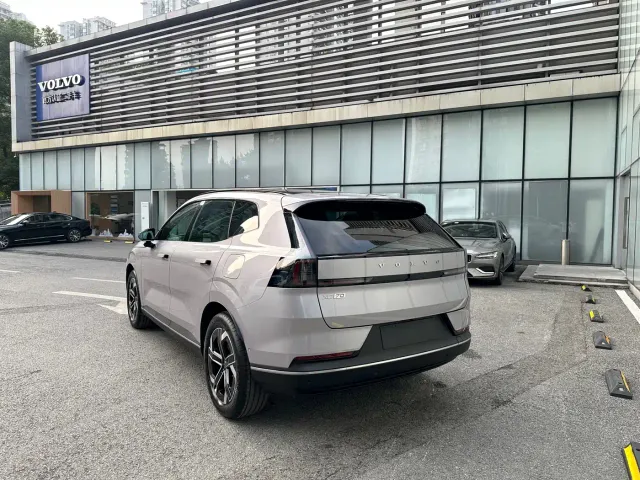 Volvo XC70 Plug-in Hybrid — Фото автомобиля 6