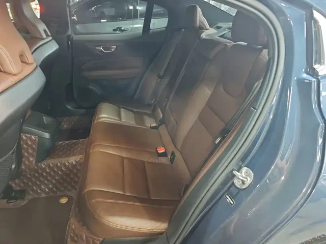 Volvo S60 — Фото автомобиля 16
