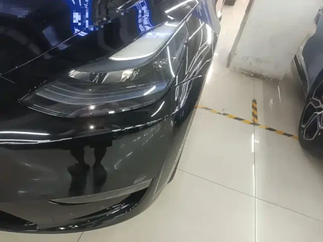 Tesla Model Y — Фото автомобиля 23