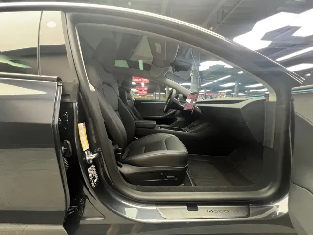 Tesla Model 3 — Фото автомобиля 9