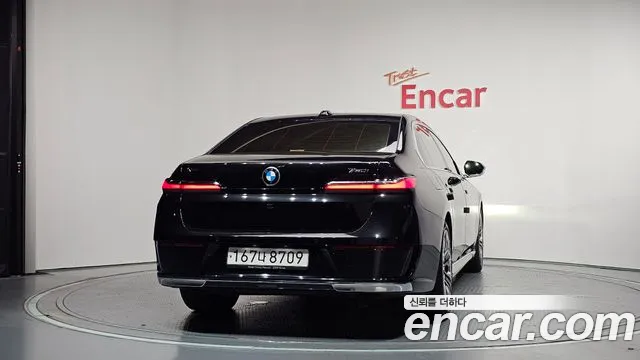 BMW 7-Series 7 серия (G70) 740i sDrive Design Pure Excellence — Фото автомобиля 4