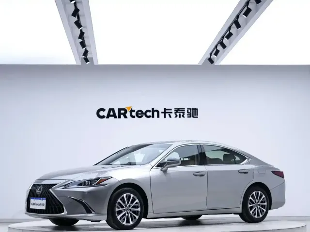 Фотография автомобиля — Lexus ES