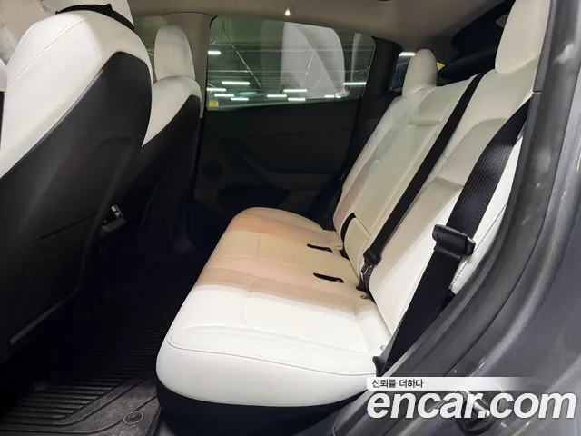 Tesla Model Y — Фото автомобиля 12