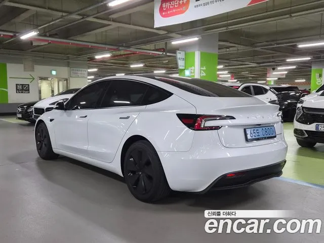Tesla Model 3 — Фото автомобиля 4