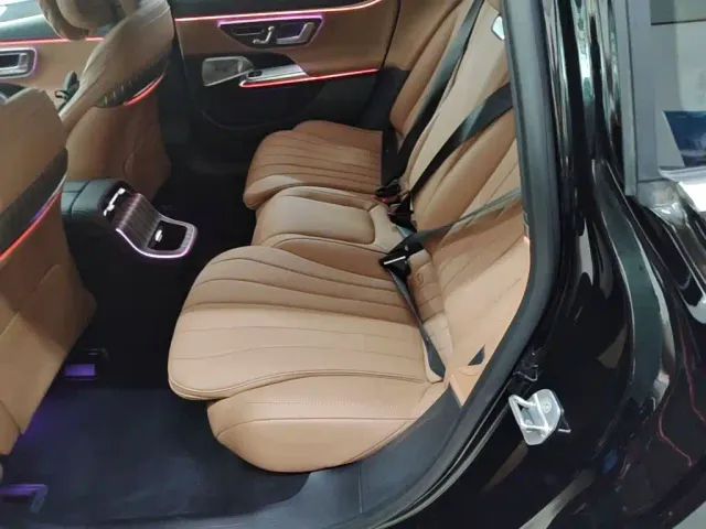 Mercedes-Benz E-Class — Фото автомобиля 16