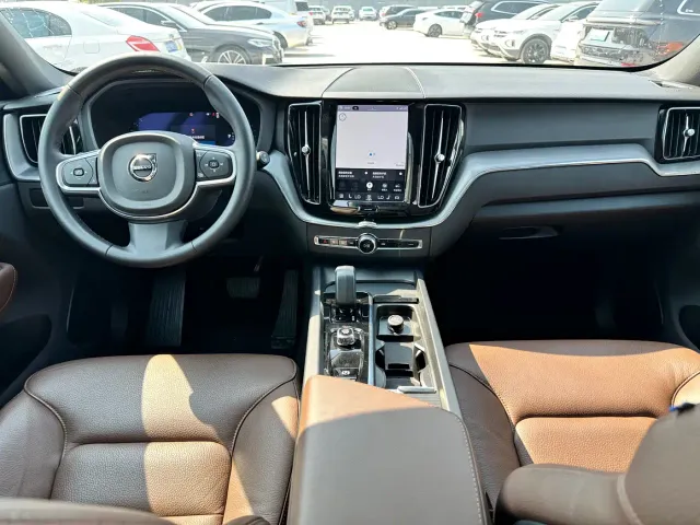 Volvo XC60 — Фото автомобиля 17