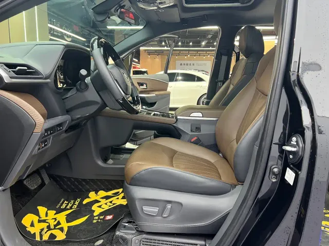 Toyota Sienna — Фото автомобиля 12