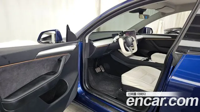 Tesla Model Y — Фото автомобиля 10