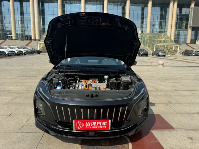 Hongqi E-QM5 — Фото автомобиля 16