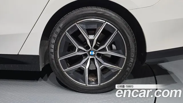 BMW 5 Series G60 — Фото автомобиля 21