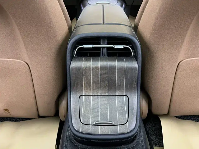Mercedes-Benz E-Class — Фото автомобиля 21