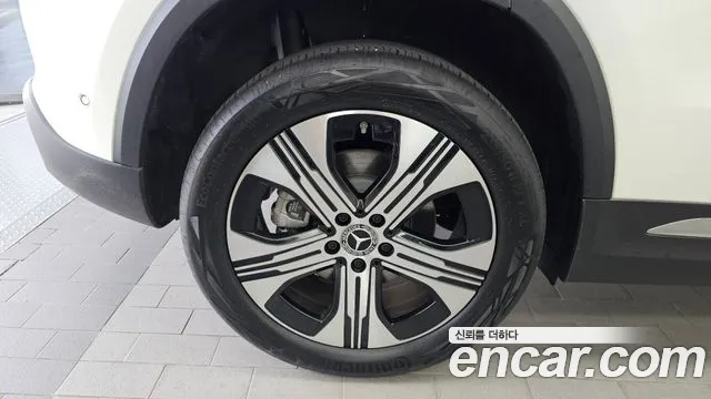 Mercedes-Benz EQA — Фото автомобиля 4