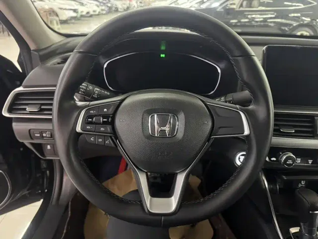Honda Accord — Фото автомобиля 3