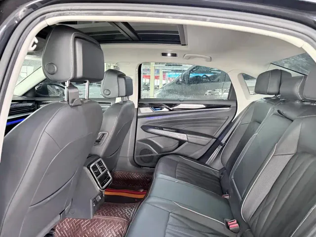 Volkswagen Passat — Фото автомобиля 11