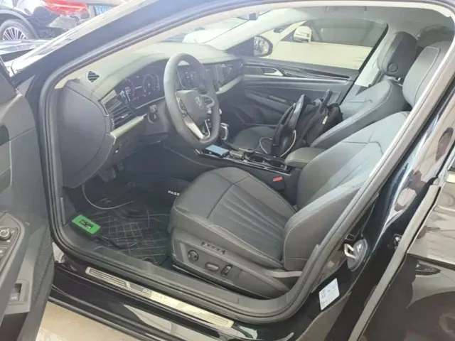 Volkswagen Passat — Фото автомобиля 14