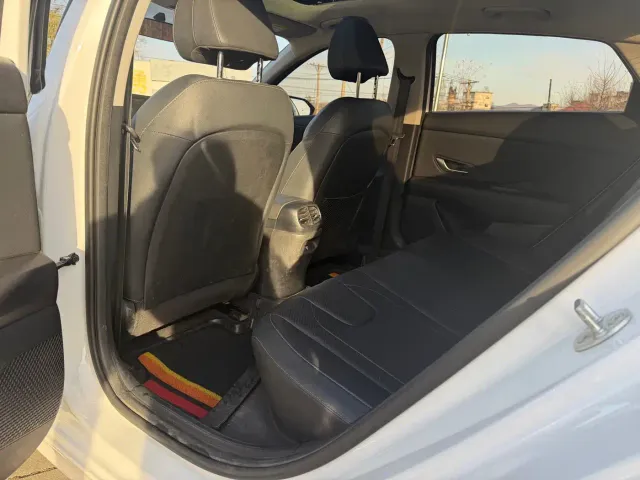 Hyundai Elantra — Фото автомобиля 9