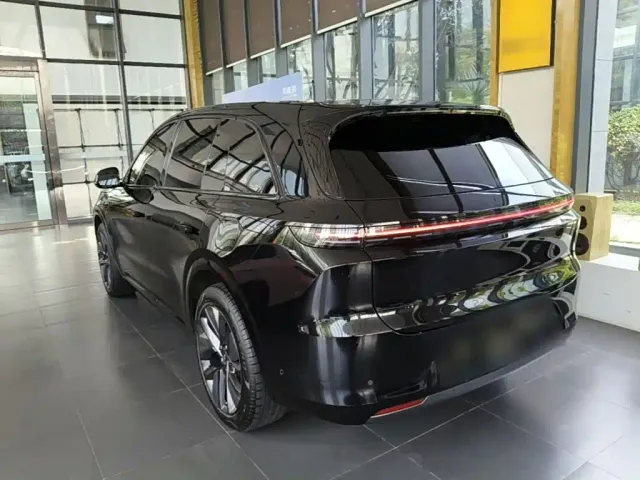 Li Auto L6 — Фото автомобиля 4