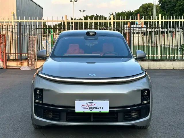 Li Auto L8 — Фото автомобиля 2