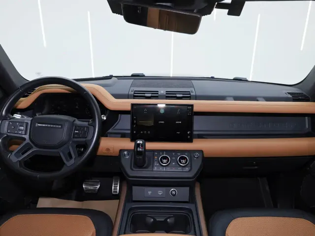 Land Rover Defender — Фото автомобиля 16