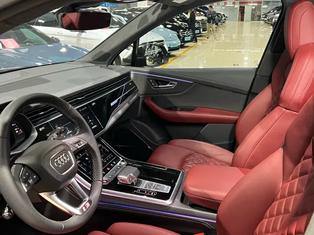 Audi SQ7 — Фото автомобиля 15