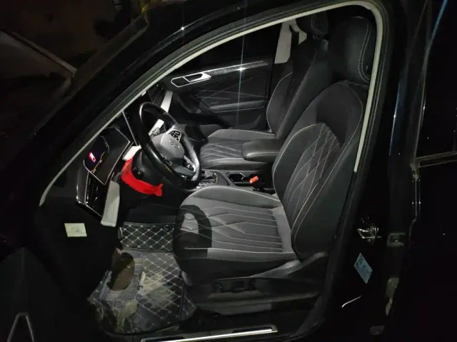 Volkswagen Tiguan L — Фото автомобиля 16