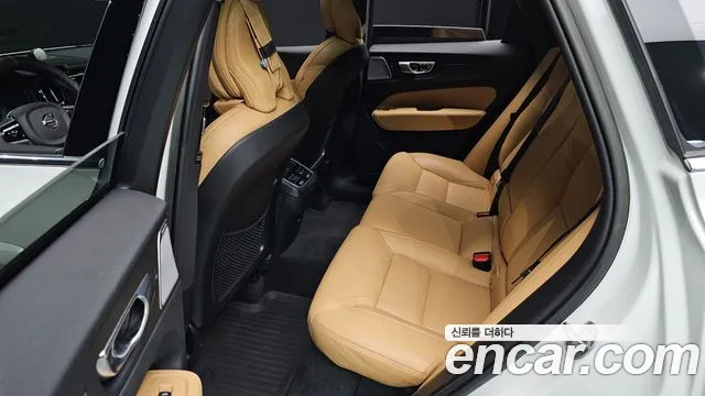 Вольво XC60 — Фото автомобиля 12