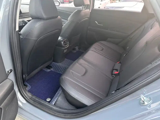 Hyundai Elantra — Фото автомобиля 14