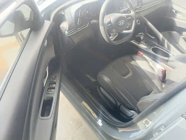 Hyundai Elantra — Фото автомобиля 15