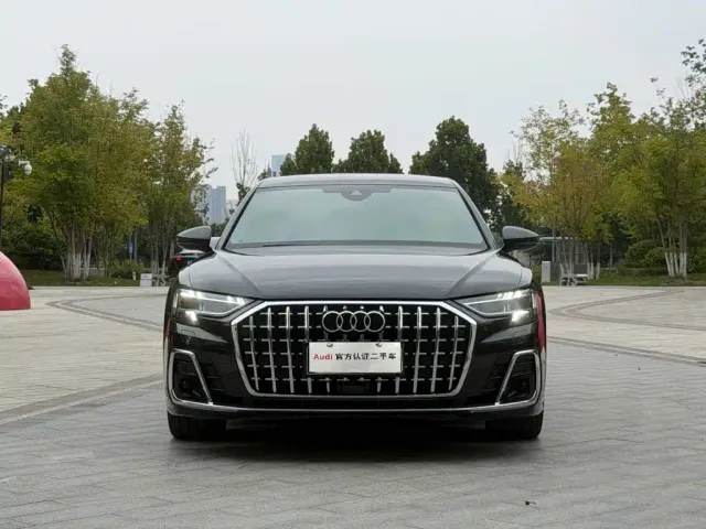 Фотография автомобиля — Audi A8