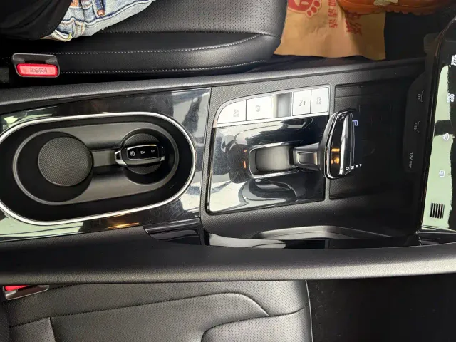 Hyundai Elantra — Фото автомобиля 14